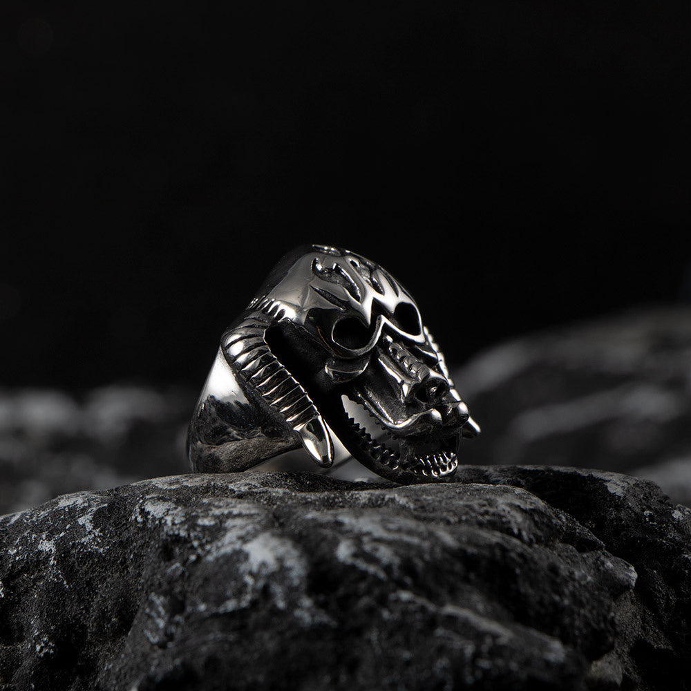 Wholesale  does not fade exquisite punk titanium steel retro skull gift men's raw stainless steel polished ring