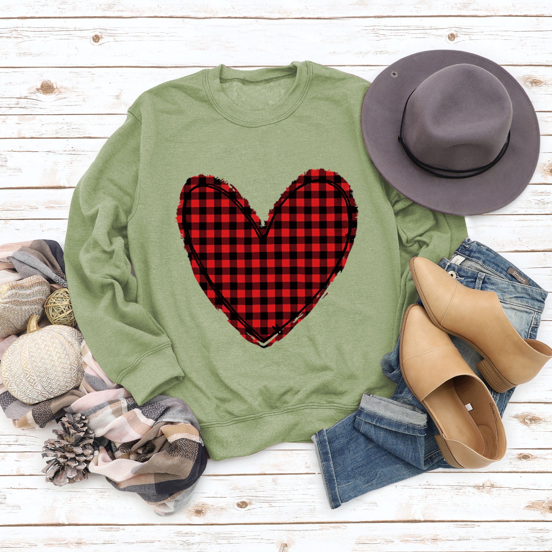 Wholesale Valentine's Day women's clothing autumn and winter plaid love printed casual sweater