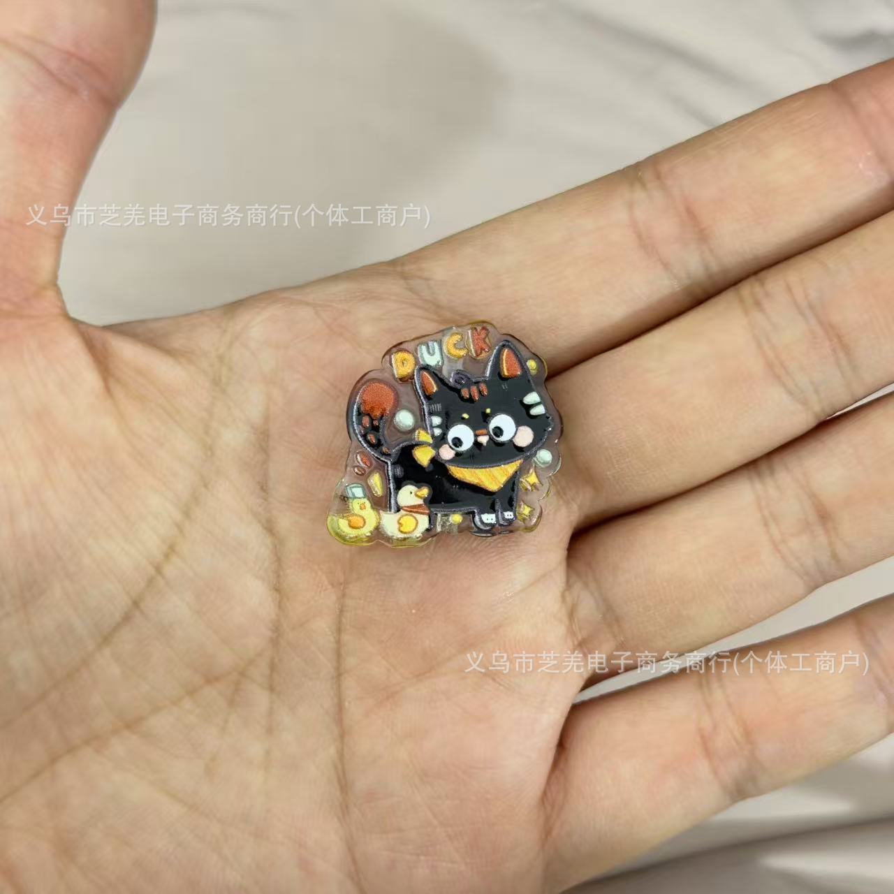 Wholesale 10pcs Embossed cartoon lucky cat acrylic beads