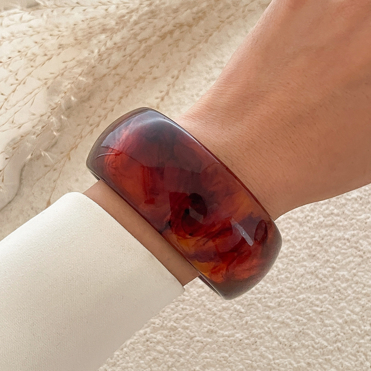 Wholesale Gradient irregular translucent acrylic bracelet