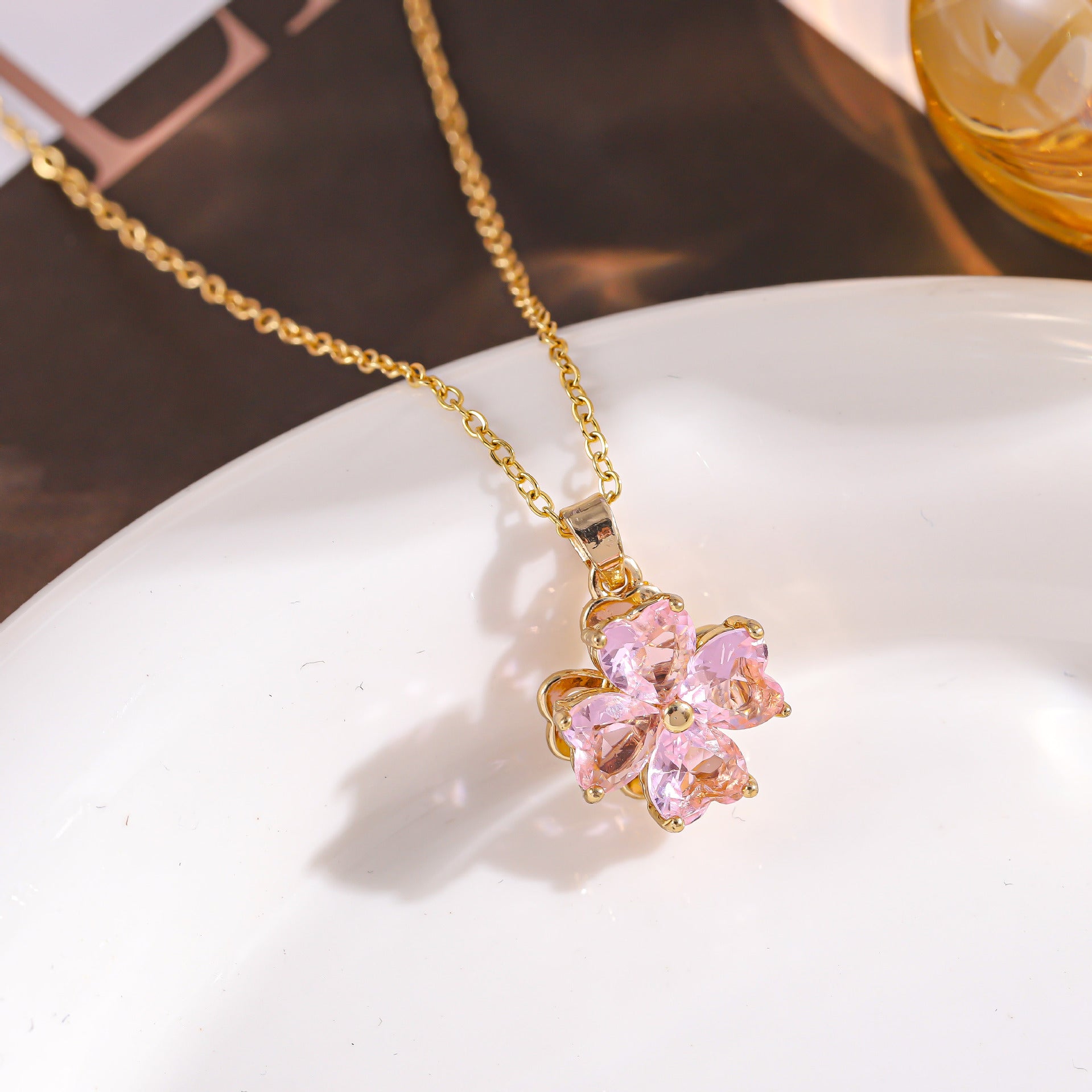 Wholesale diamond rotating lucky four-leaf clover inlaid with colorful zircon titanium steel clavicle chain