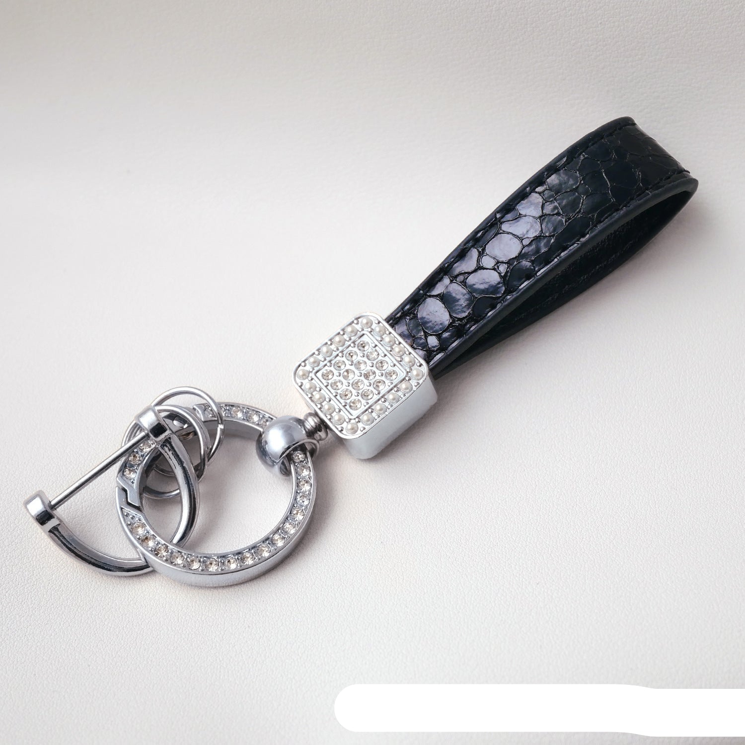 Wholesale Fashionable textured diamond spring ring keychain