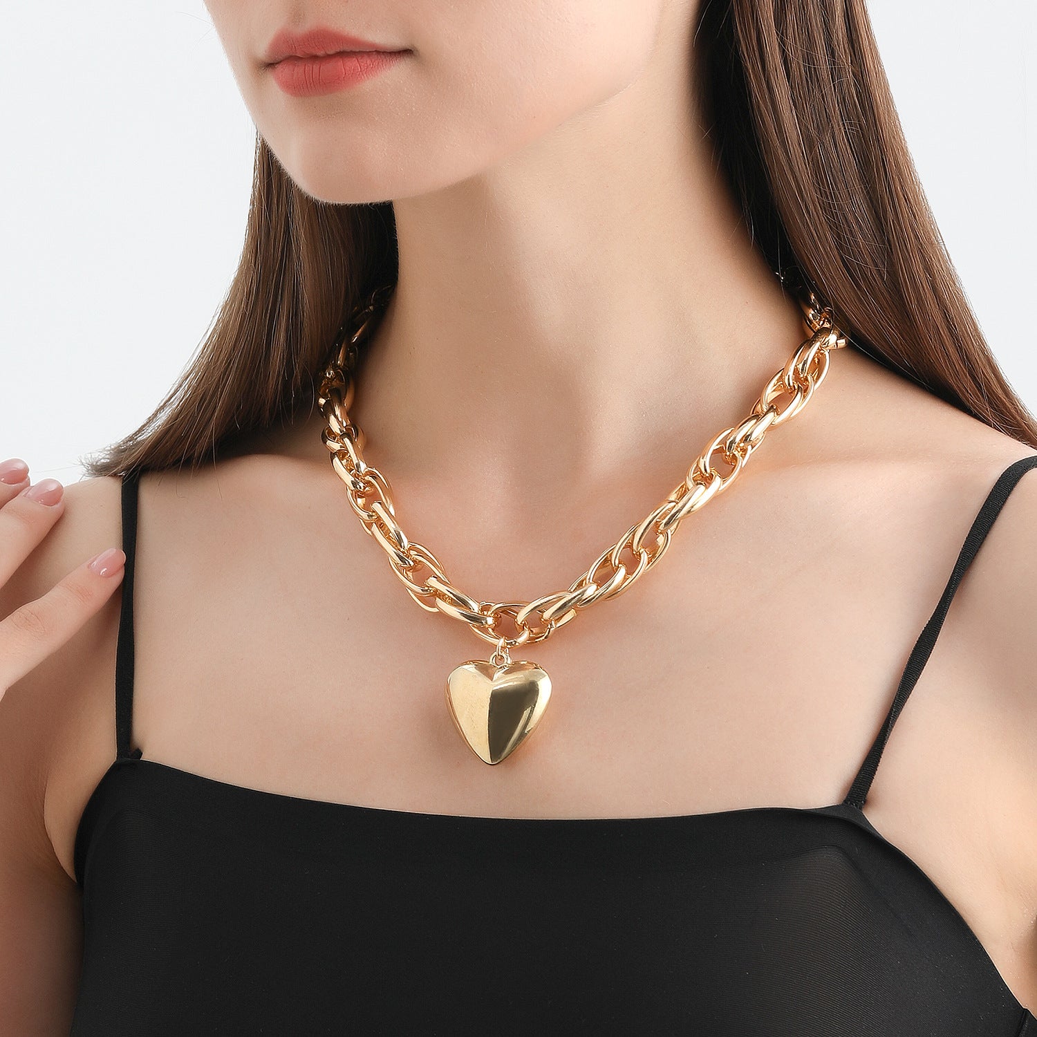Wholesale Hollow Out Thick O-shaped Chain Large Peach Heart Pendant Alloy Necklace