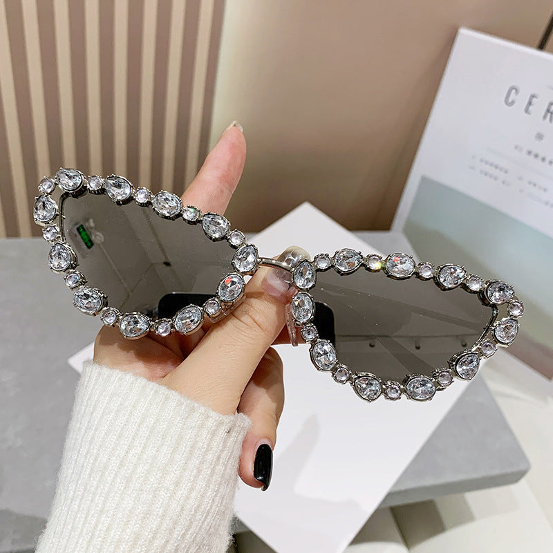 Wholesale Dark retro diamond metal exaggerated sunglasses
