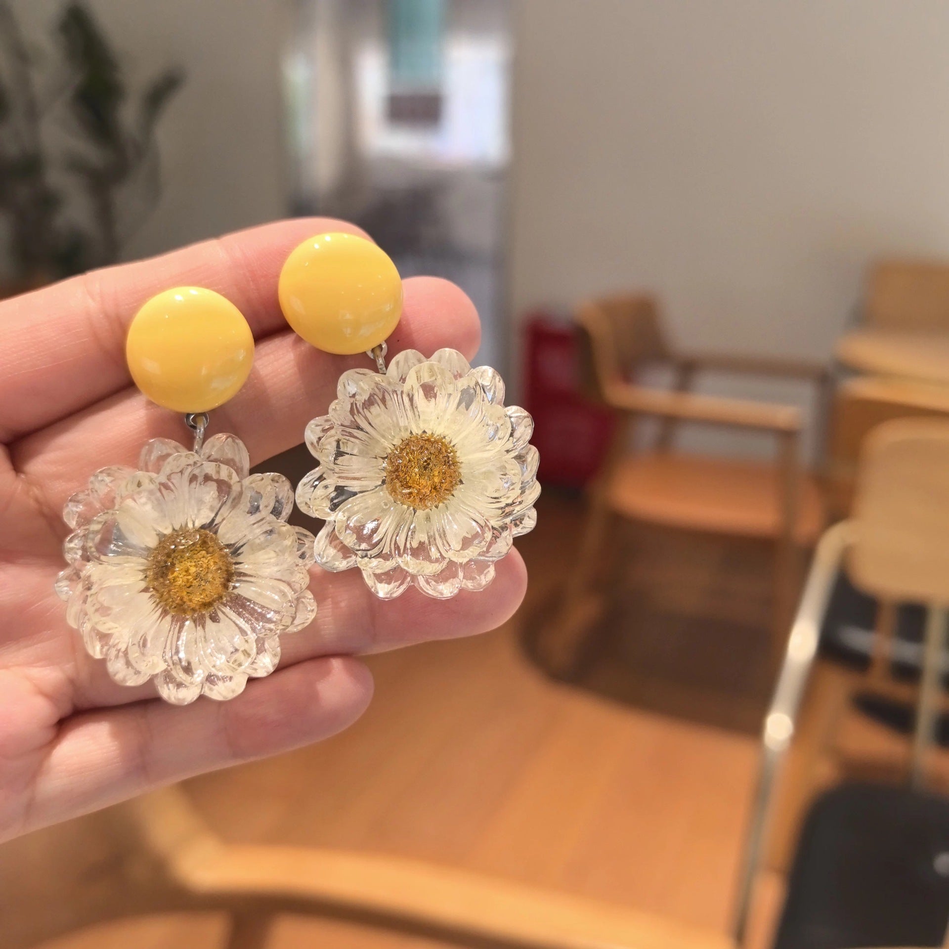 Wholesale Small fresh and cute preserved flower earrings
