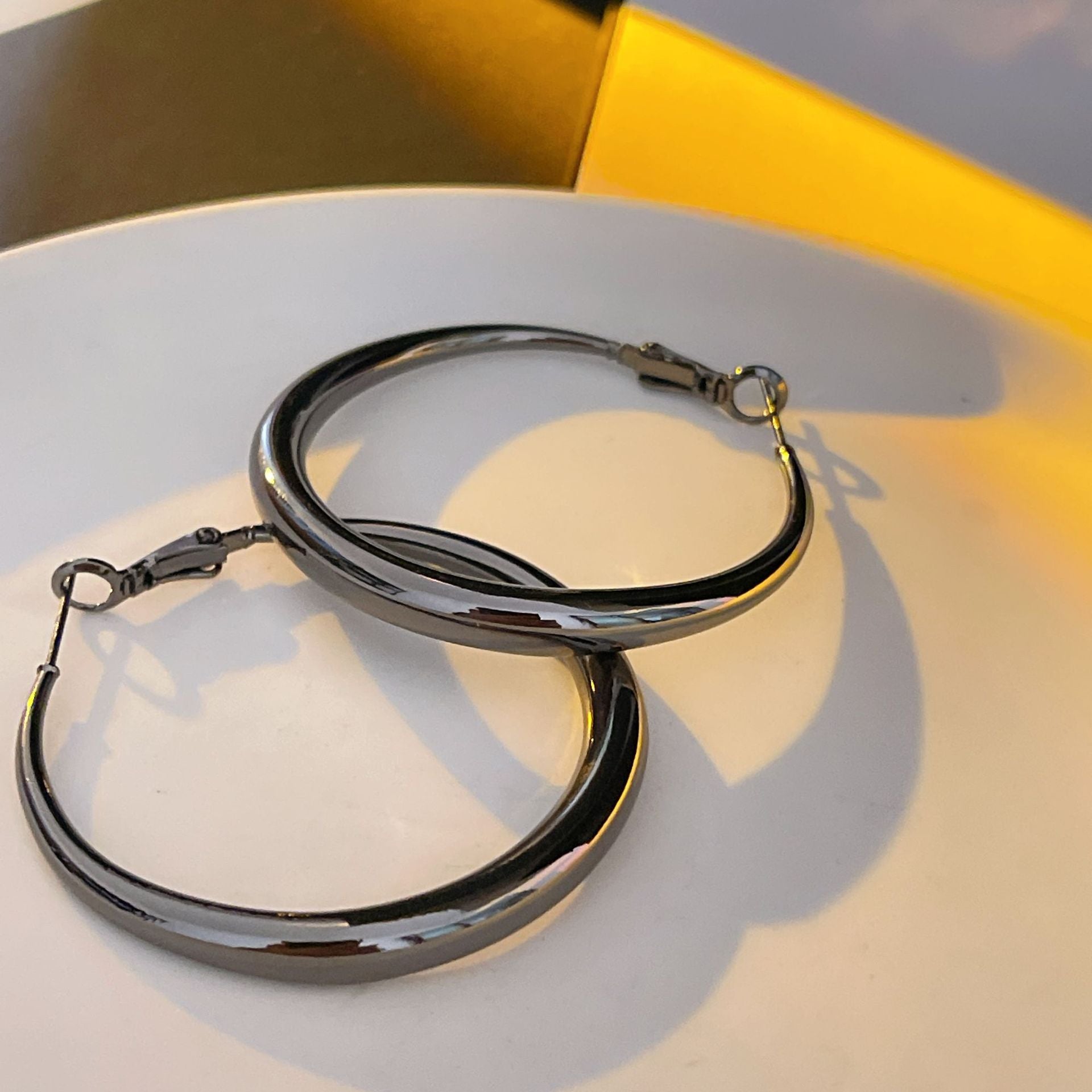 Wholesale Heavy Industry Fashion Plain Hoop Simple Exaggerated Large Metal Earrings