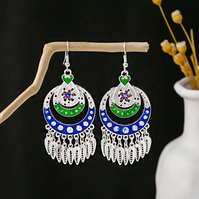 卸売ヴィンテージエスニックスタイルベルタッセル中空合金イヤリング