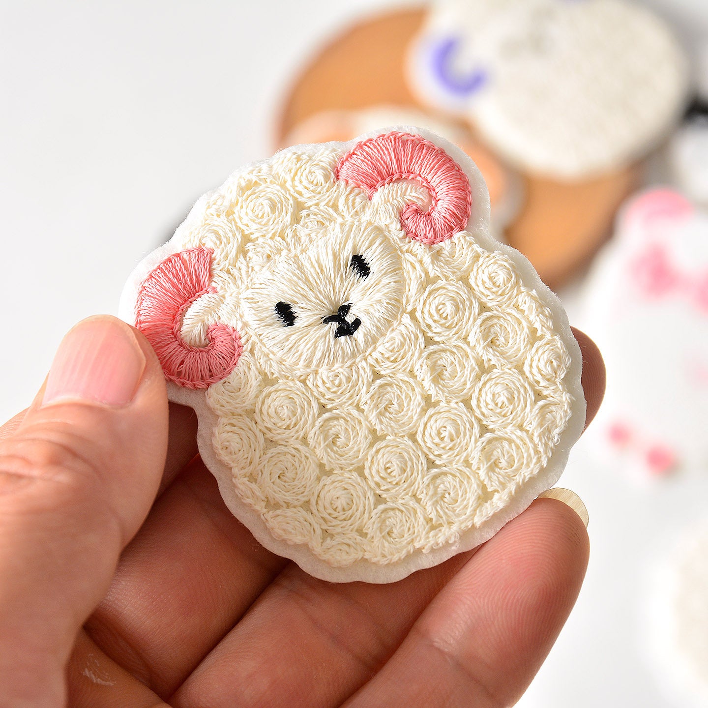 Wholesale Chic Embroidered Cartoon Sheep Patch Plush DIY Badge For Towel And Clothing Decoration