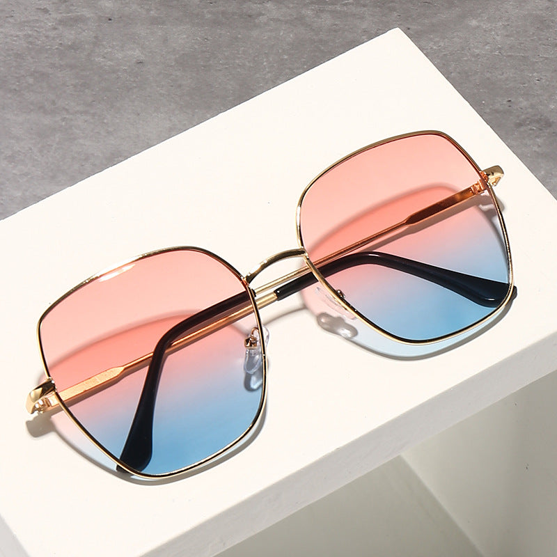 Wholesale Sunglasses Women's High-end Face Small Fashion UV-resistant Sunglasses Gradient Large Frame Metal Sunglasses