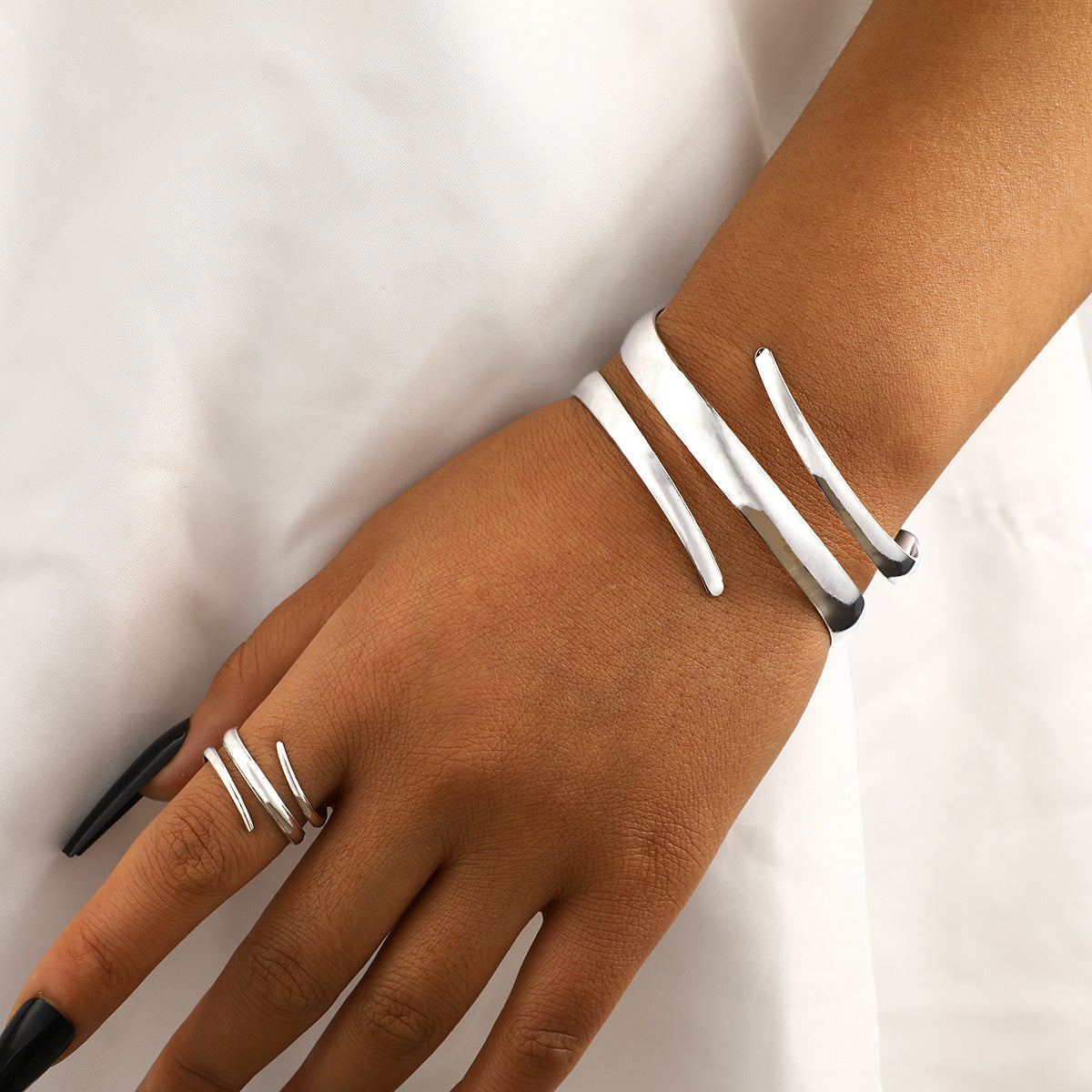 Wholesale Line hollow water drop ring bracelet set