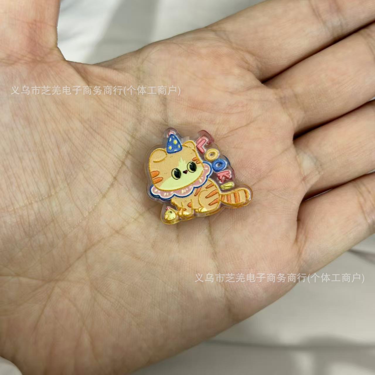 Wholesale 10pcs Embossed cartoon lucky cat acrylic beads