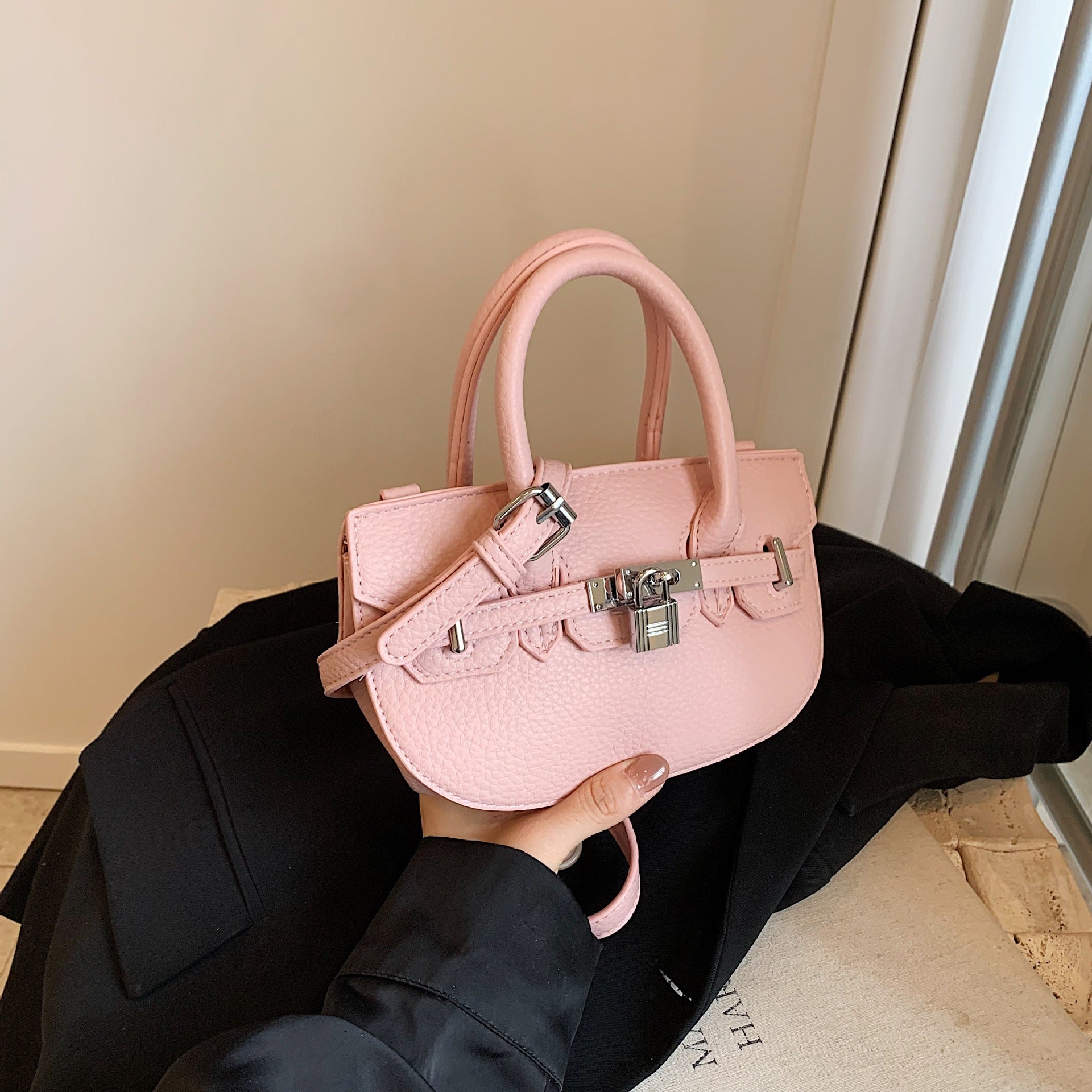 Wholesale High-end Lock Versatile Handbag Shoulder Bag