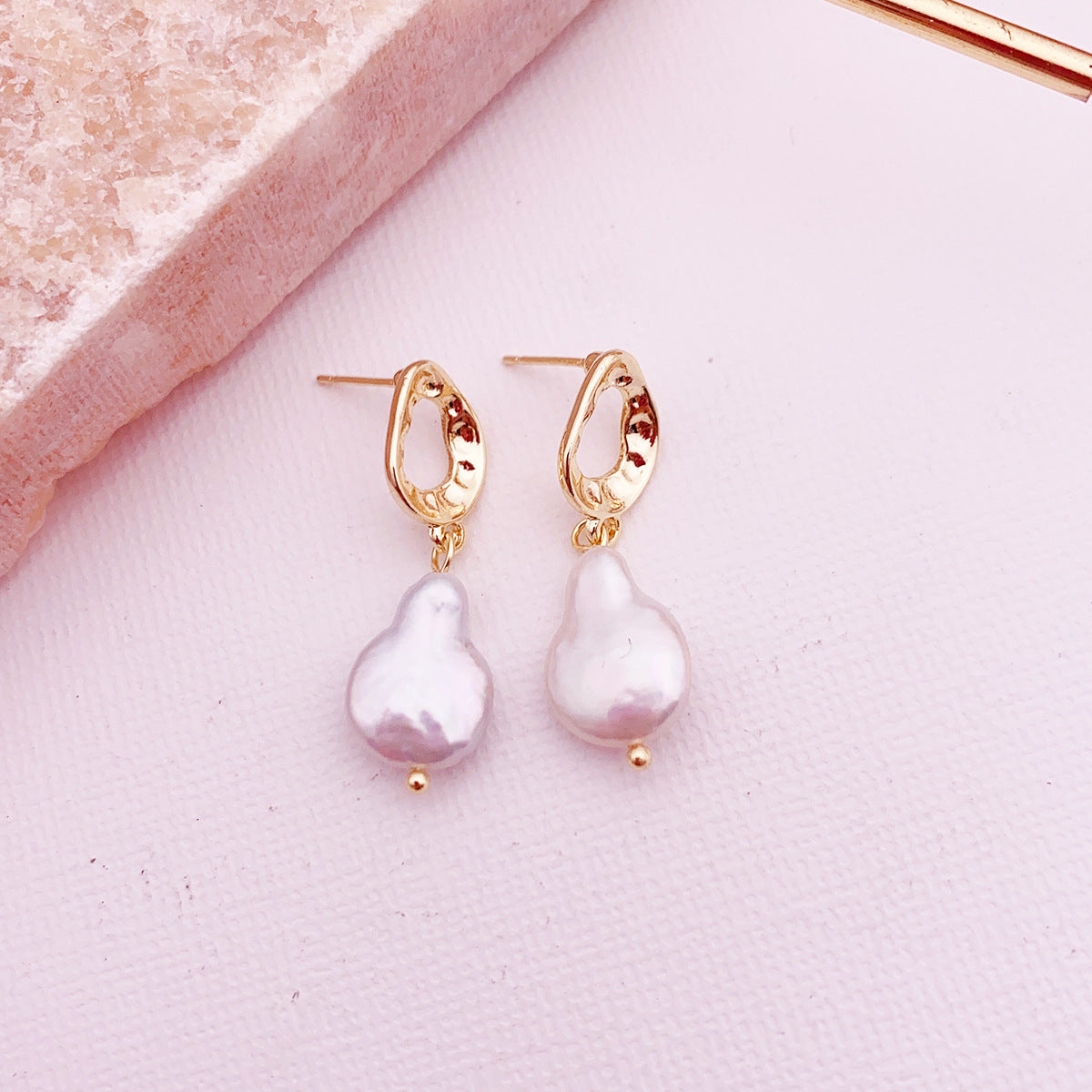 Wholesale Vintage Freshwater Pearl Baroque Irregular Emerald Earrings