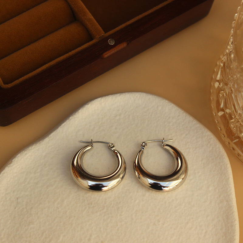 Wholesale Hollow Crescent Shaped Hollow Gold-plated Titanium Steel Earrings
