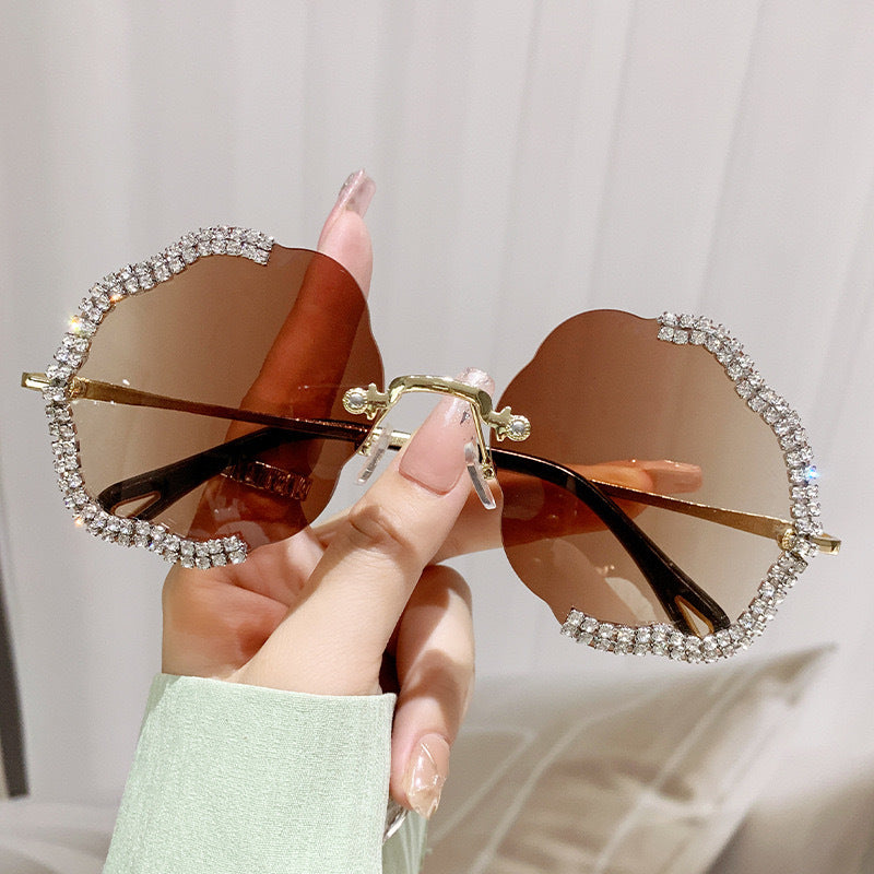 Wholesale Polygonal Shaped Diamond Cut Edge Frameless Flower Wave Sunglasses