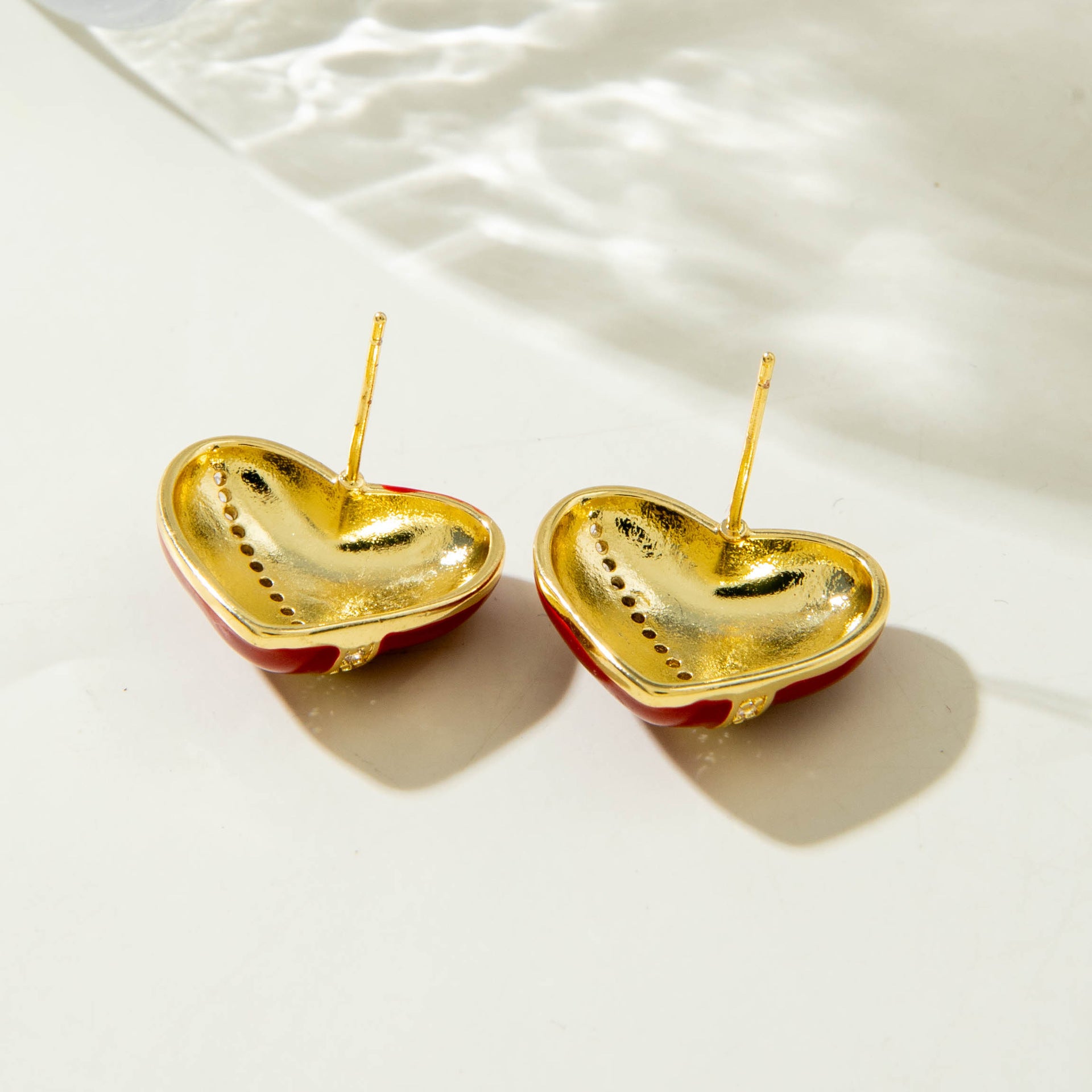 Wholesale  Retro Diamond-Encrusted Peach Heart Copper Earrings