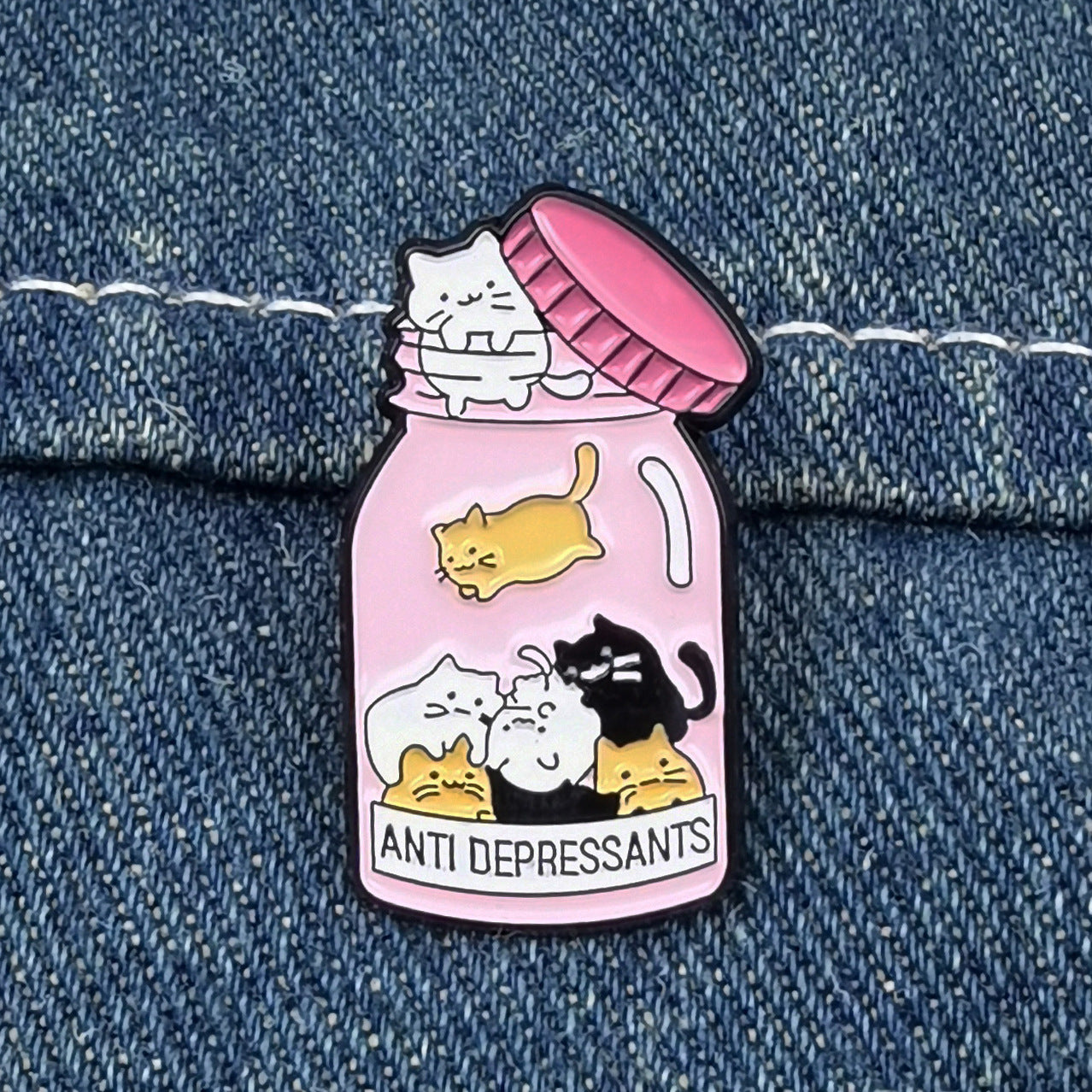 Wholesale Cartoon bottle cute and joyful cat metal brooch