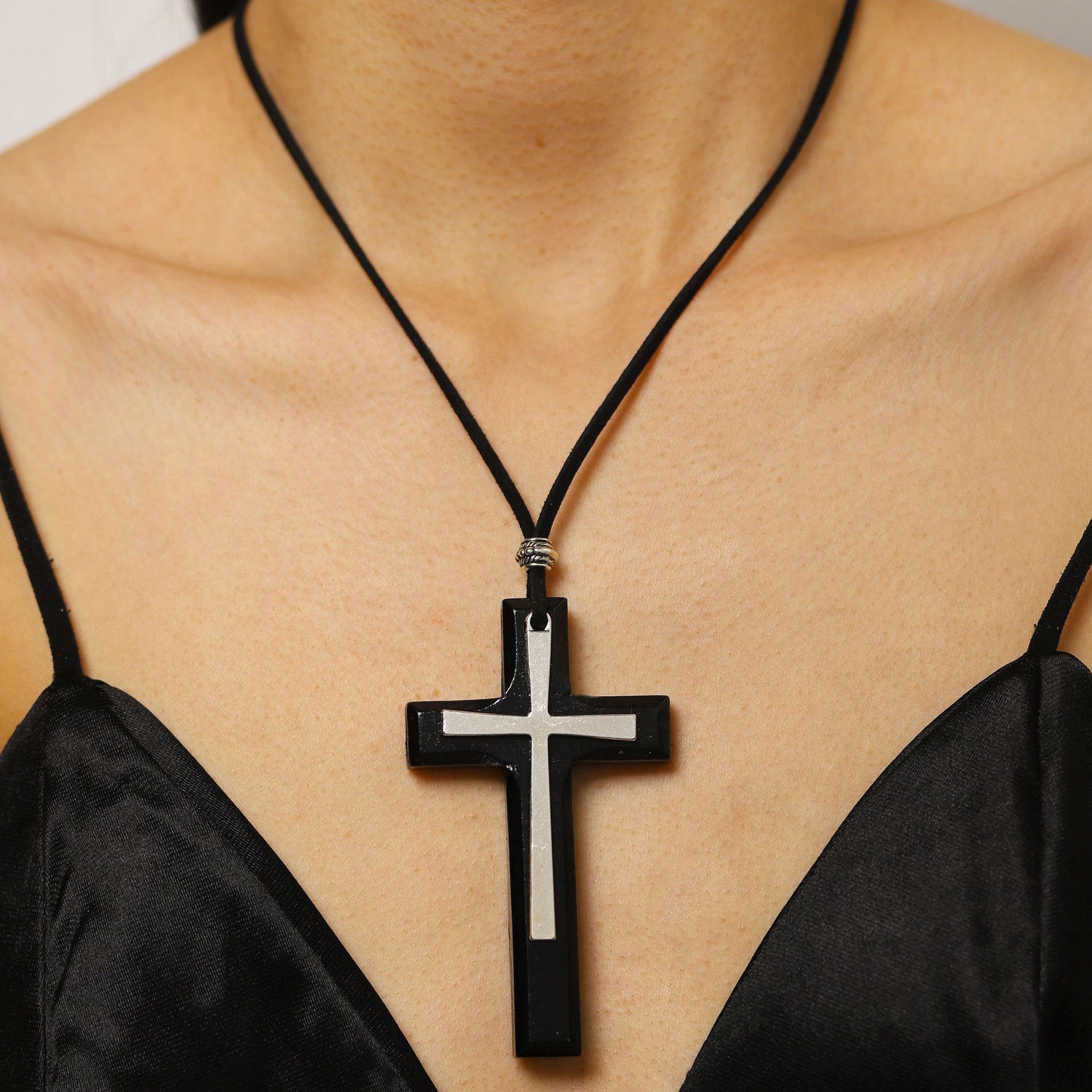 Wholesale  Dark Retro Wooden Cross Pendant Necklace Unisex Fashion Jewelry Accessory