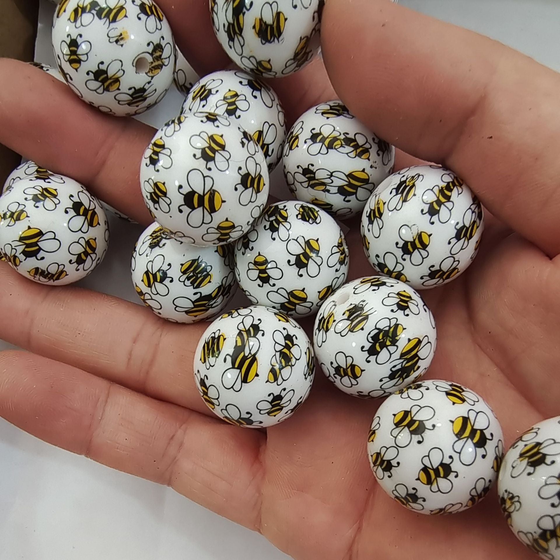 Wholesale 5pcs 20MM Acrylic Two-color Bee Print Beads