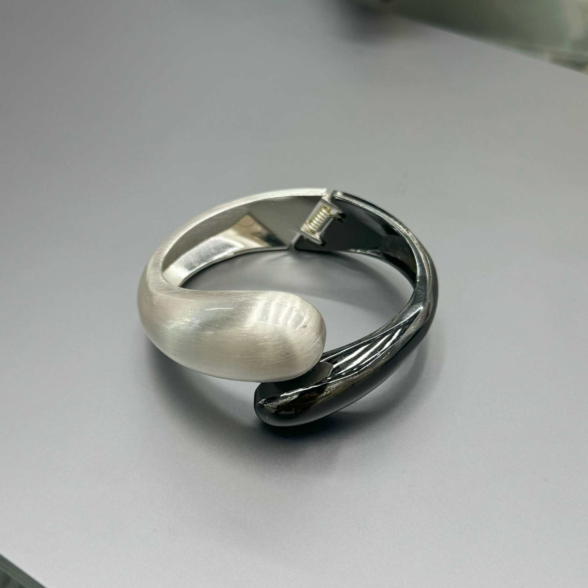 Wholesale Smooth personalized bracelet alloy electroplating open bracelet