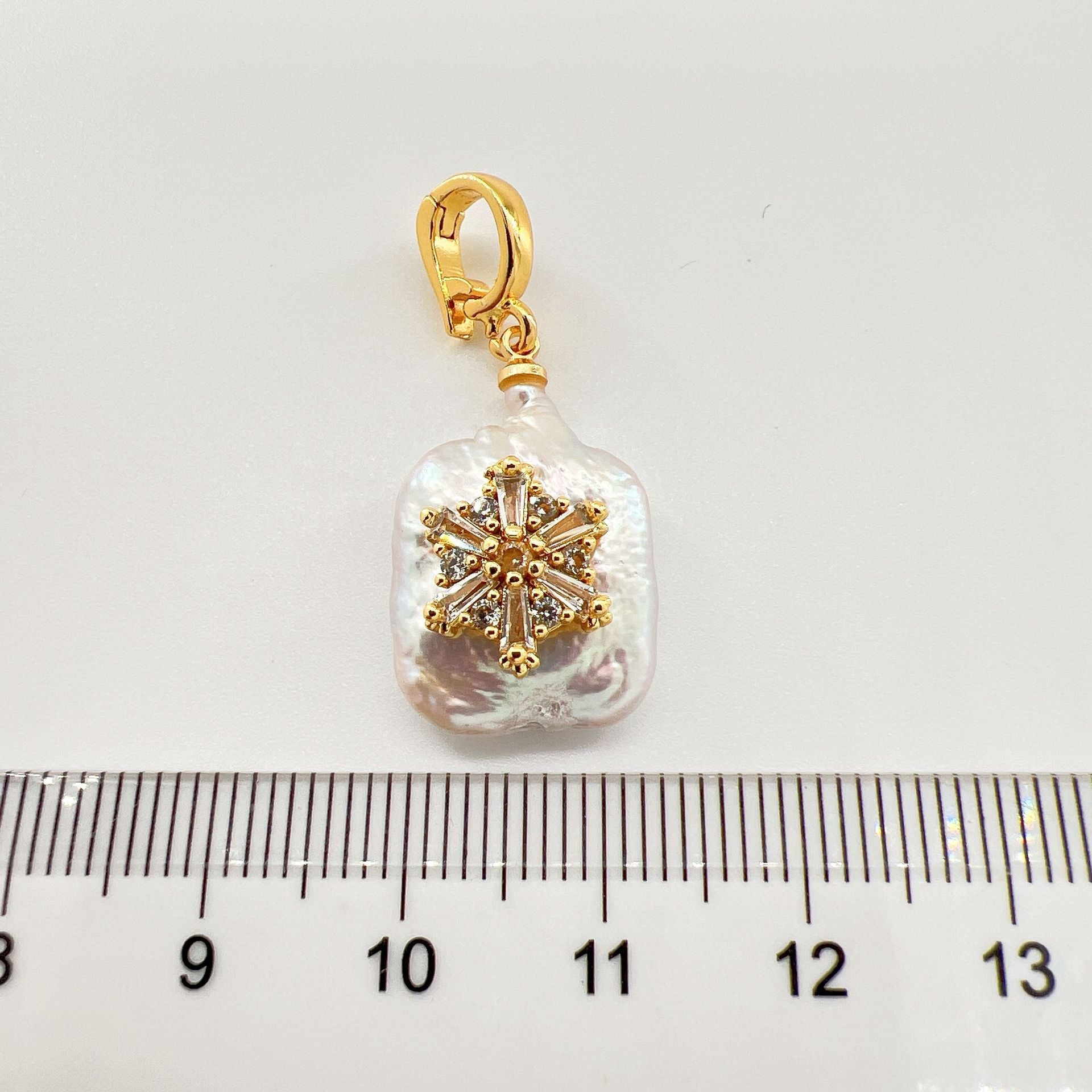 Wholesale Copper Gold Plated Baroque Pearl Saturn Lucky Bag Maneki Neko Snowflake Pendant Necklace Clasp