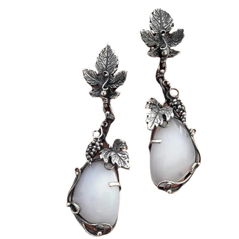 Wholesale Antique Silver Metal Vine Leaf Hand-inlaid White Teardrop-shaped Cat's Eye Earrings