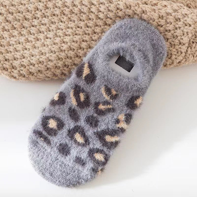 Wholesale Mink Fleece Thickened Boat Socks for Women in Autumn and Winter with Leopard Pattern
