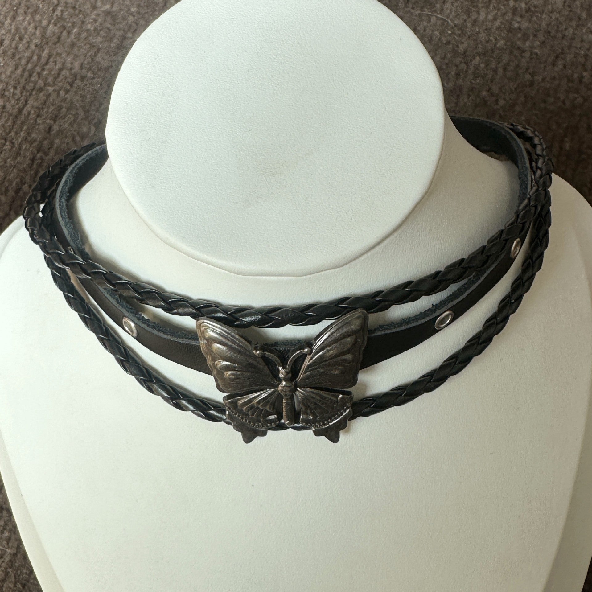 Wholesale Vintage Maillard Collar Plush Sunflower Pendant Necklace