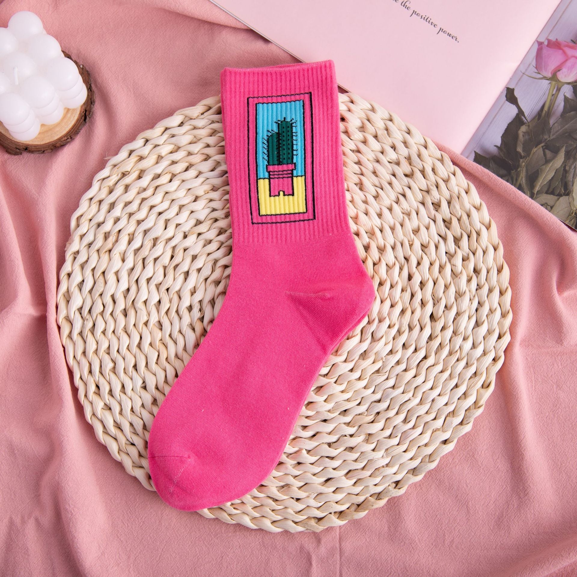 Wholesale Pink Strawberry Is Versatile and Wears Mid-socks Over The Collegiate Style