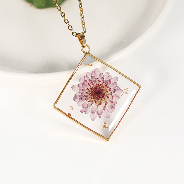 Wholesale 6pcs Golden Dried Rose Immortal Flower Real Flower Simple Pendant Drip Resin Necklace
