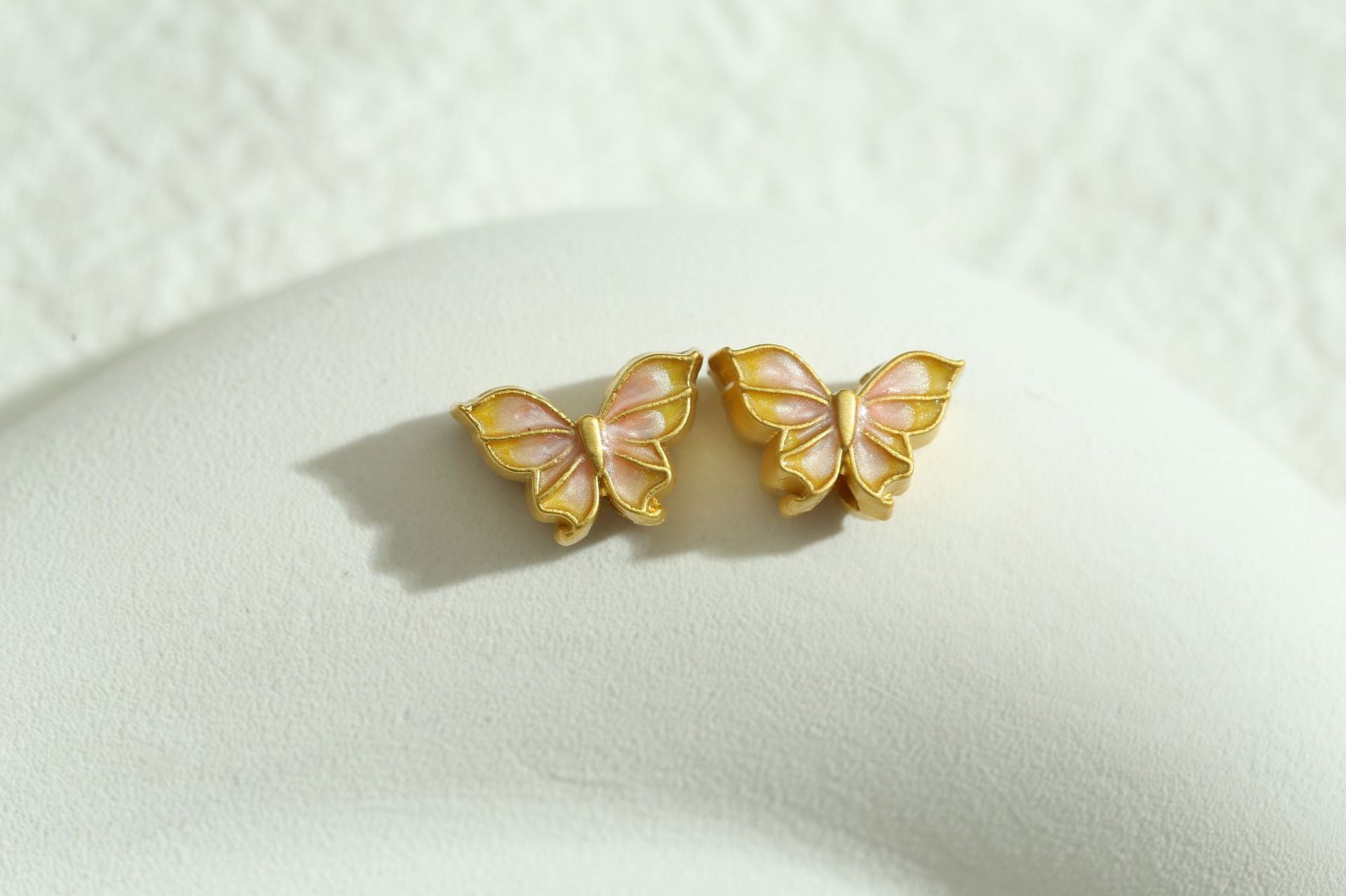 Wholesale Lily Flower Butterfly Cartoon Pendant