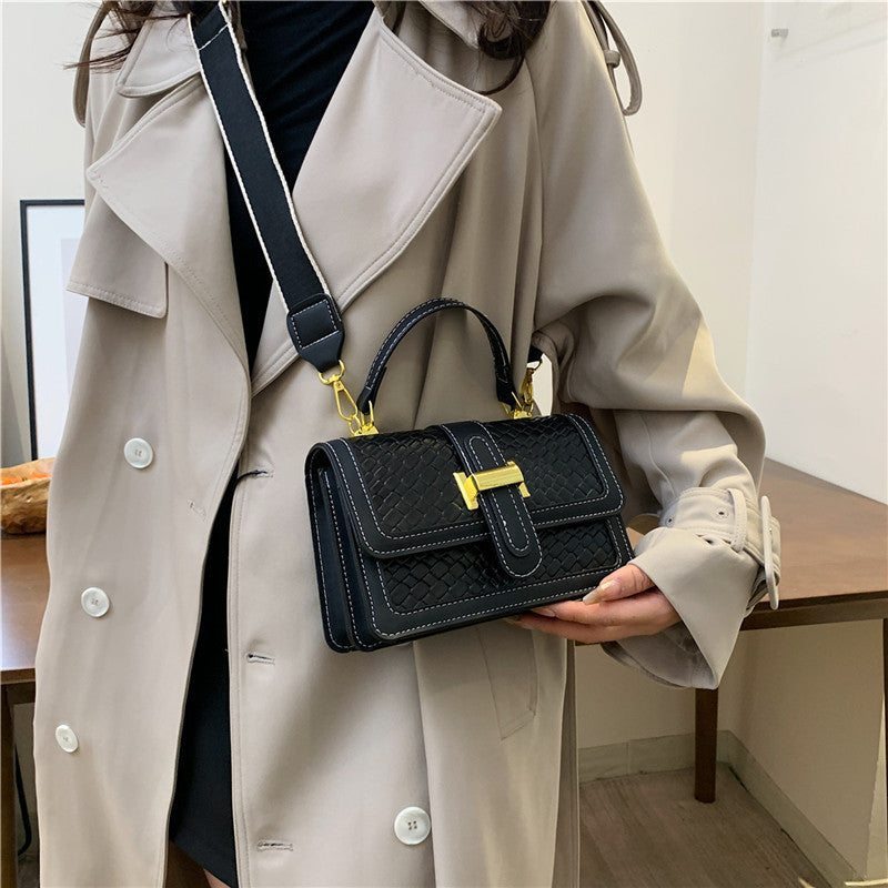 Wholesale Retro Fashion Simple Popular Hand-held Messenger Shoulder Small Square Bag