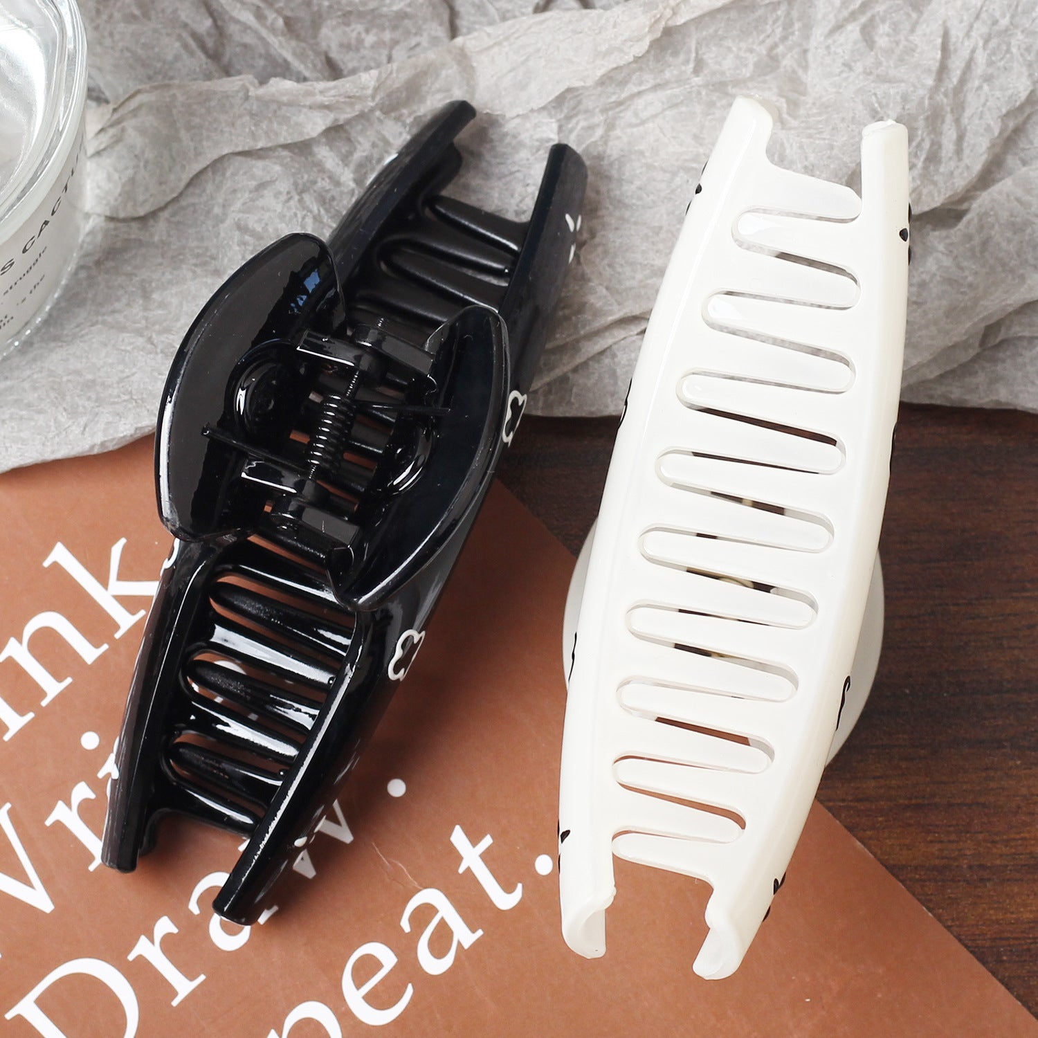 Wholesale White PVC Hair Claw Clip Old Money Style Four Leaf Shark Clip Everyday Hair Accessory For Boutique Resale