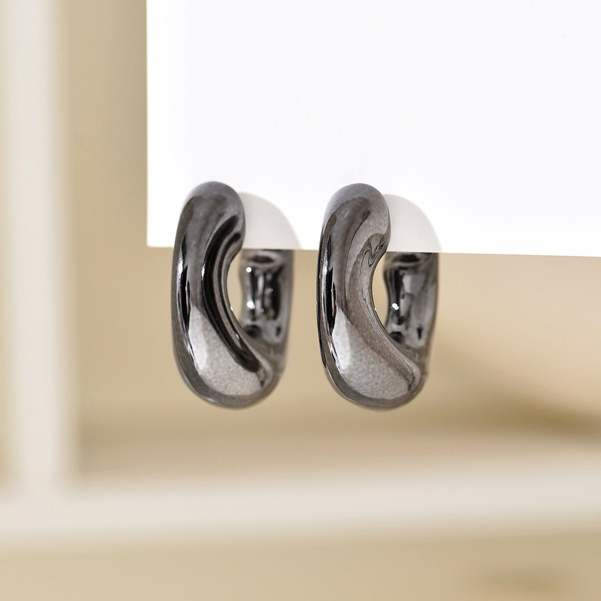 Wholesale all-match c-type big irregular polka dot personality exquisite earrings