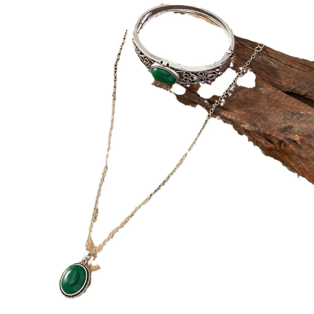 Wholesale Four-piece set of natural stone emerald necklace, earrings, ring and bracelet