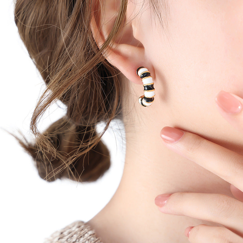 Wholesale Fresh Swee Colorfu and Brilliant C-shaped Bone Joint Gold Plated Earrings