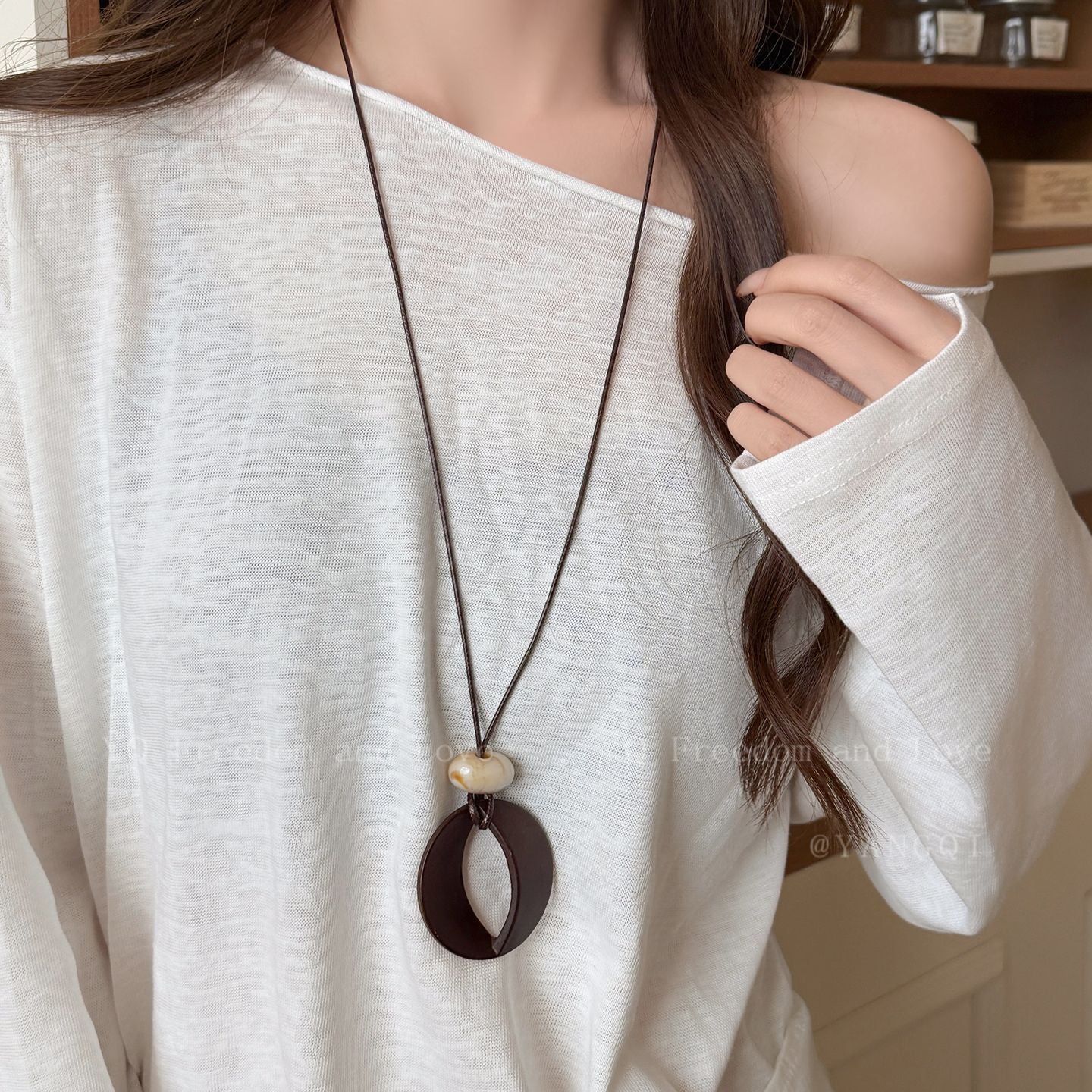 Wholesale Irregular circular pendant with adjustable long necklace