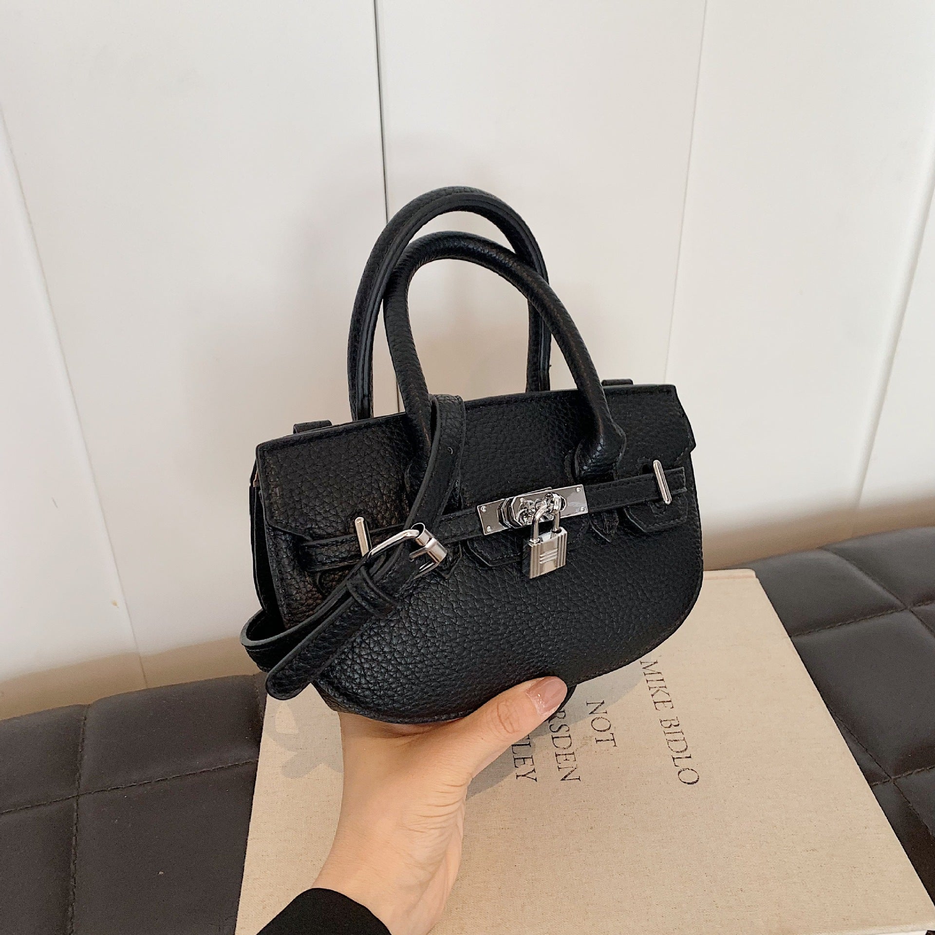 Wholesale High-end Lock Versatile Handbag Shoulder Bag