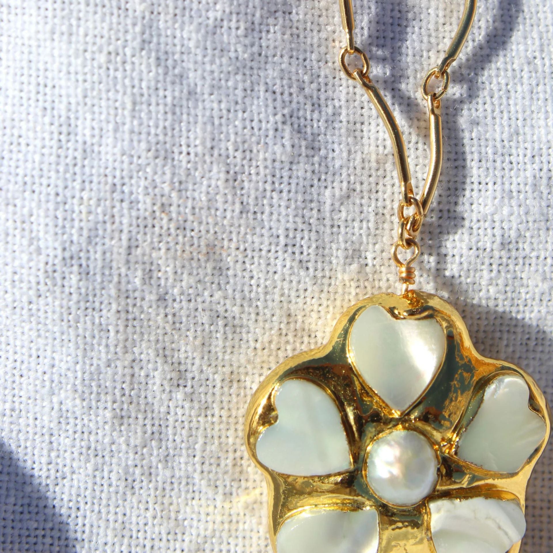 Wholesale Flower Pendant Freshwater Pearl Collarbone Necklace Chic Jewelry For Women Gift Boutique Resale