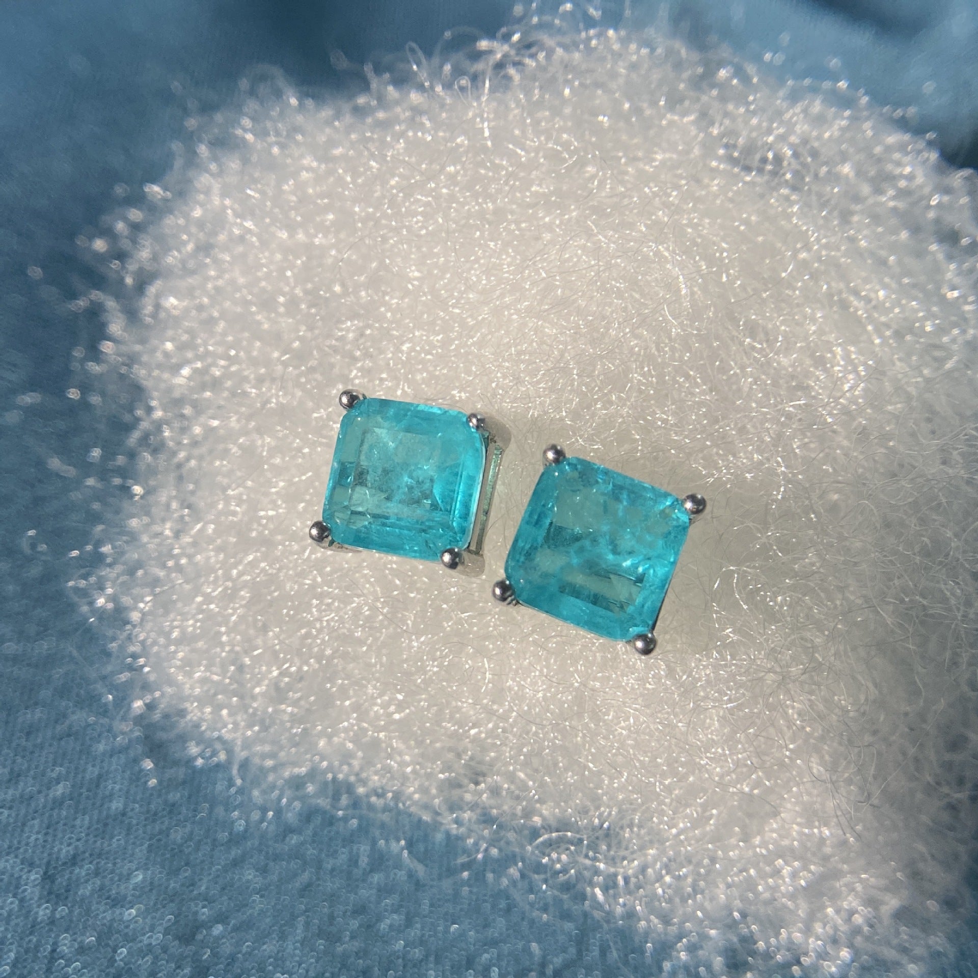 Wholesale White Copper Studded Diamond Earrings