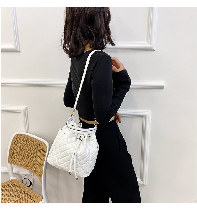 Wholesale Lingge PU Single Shoulder Crossbody Bag