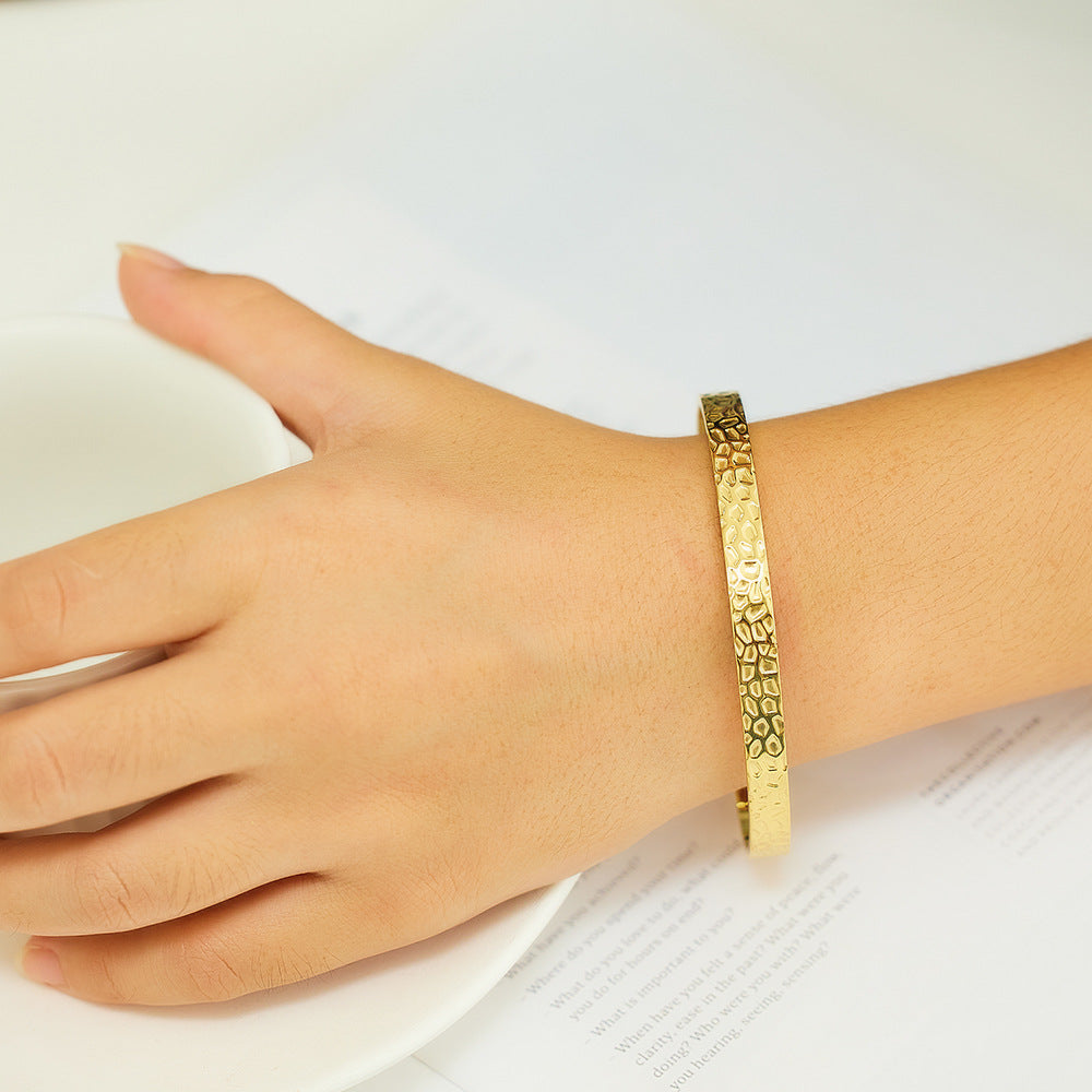 Wholesale C-shaped Non-fading Heavy Hammered Gold Irregular Titanium Steel Bracelet