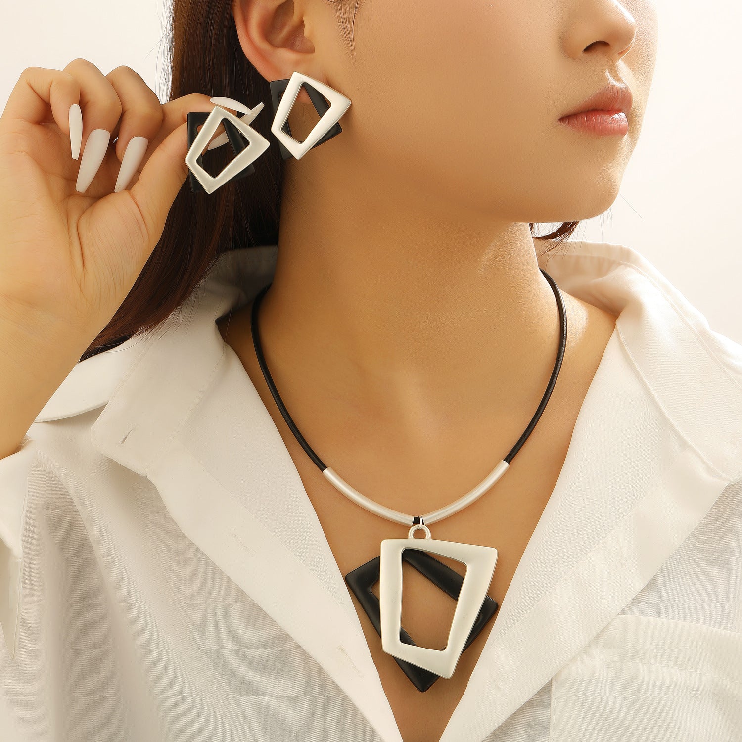 Wholesale Retro Geometric Gold Tone Alloy Earrings And Necklace Set Boho Party Jewelry For Women Gift Boutique Resale