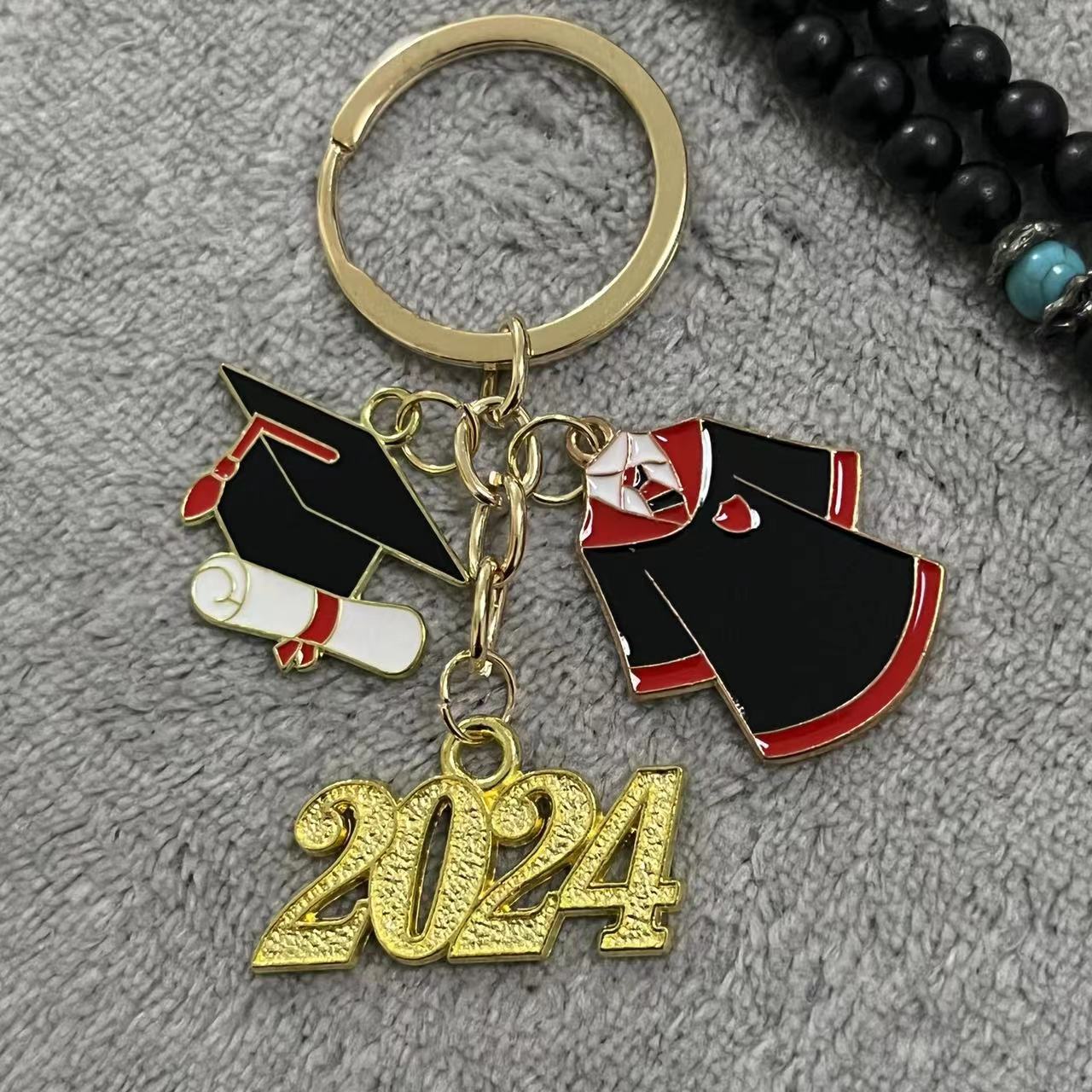 Wholesale Gold 2024 Bachelor's Cap Bachelor's Suit Graduation Season Entry Commemorative Keychain