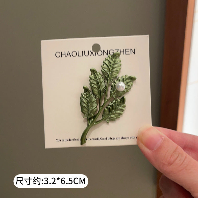 Wholesale Alloy Electroplated Green Pearl Leaf Brooch Pin Chic Floral Corsage Fashion Accessory For Women Boutique Resale Gift