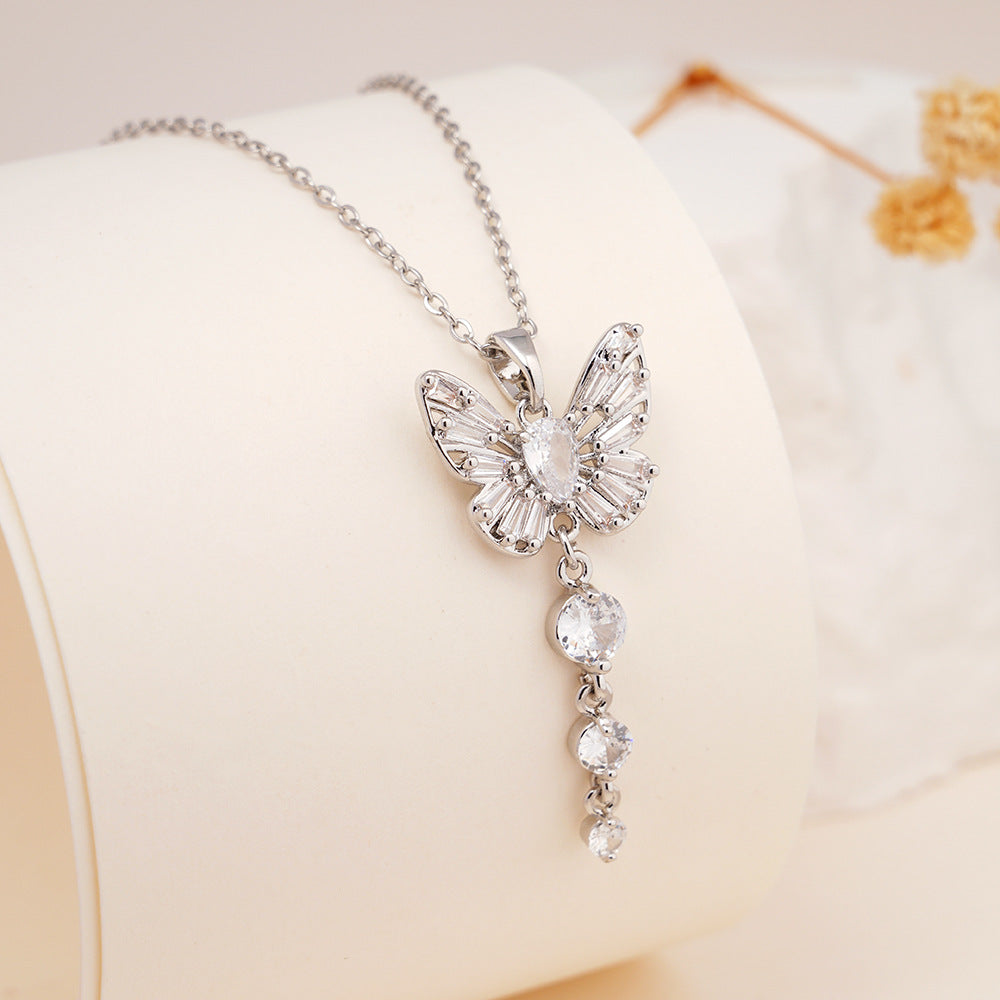 Wholesale Butterfly Flowers  Light and Luxurious Clavicle Necklace