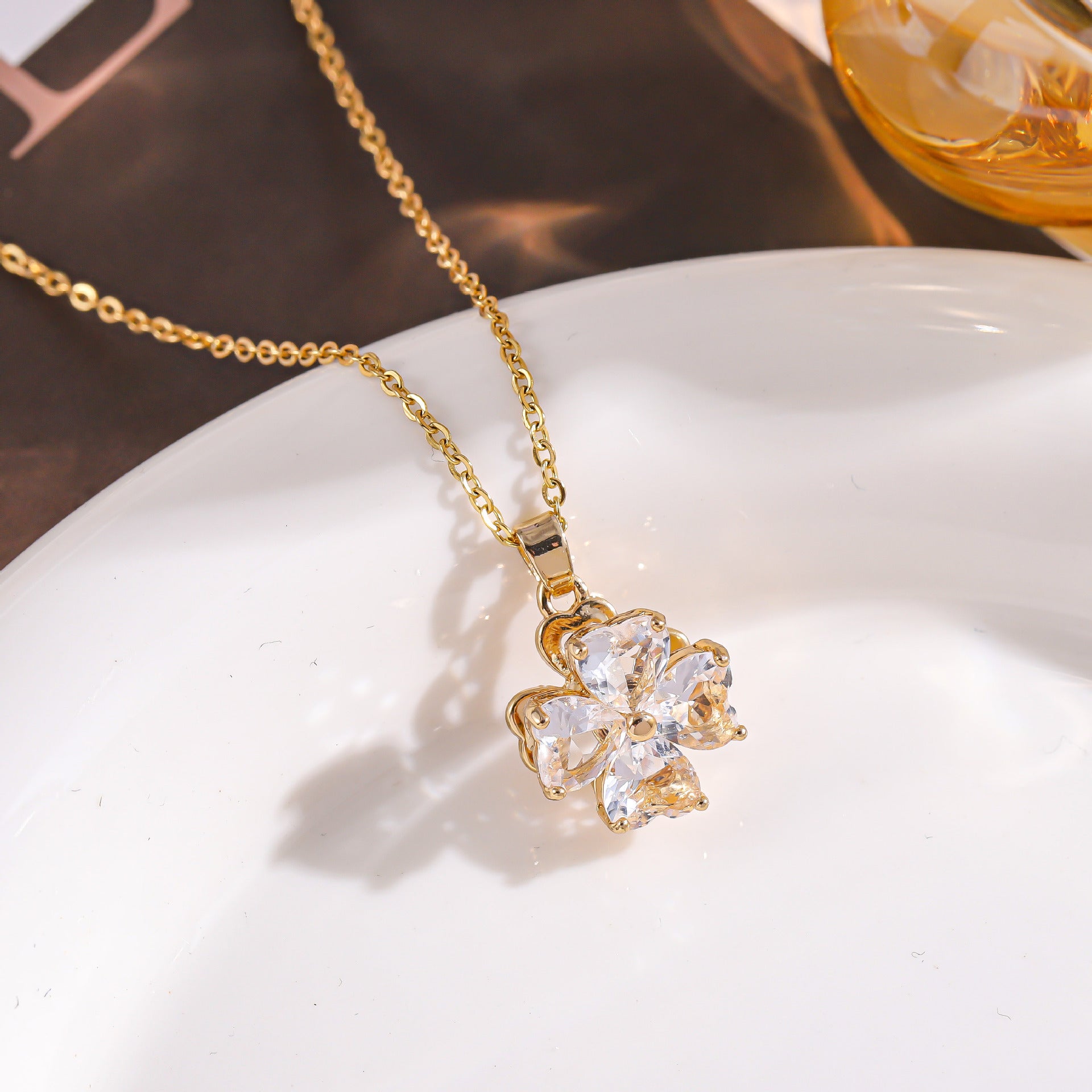 Wholesale diamond rotating lucky four-leaf clover inlaid with colorful zircon titanium steel clavicle chain