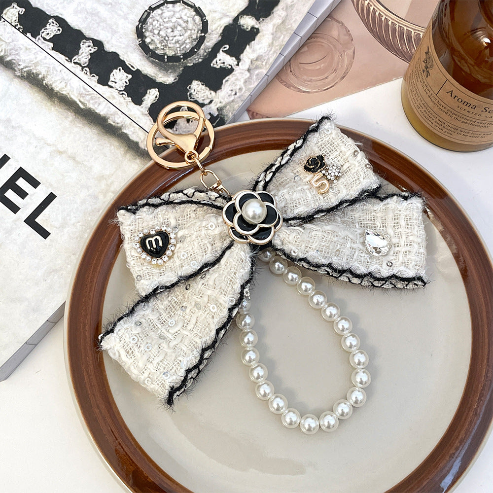 Wholesale Black and white color  style camellia pearl chain bow keychain