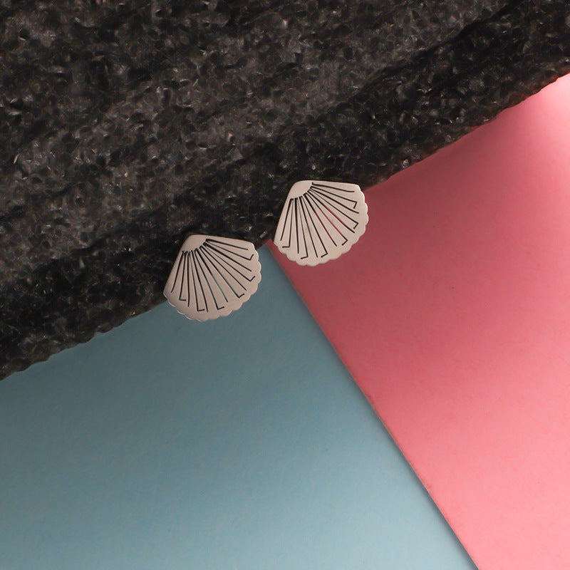 Wholesale stainless steel small earrings hollow heart simple personality earrings