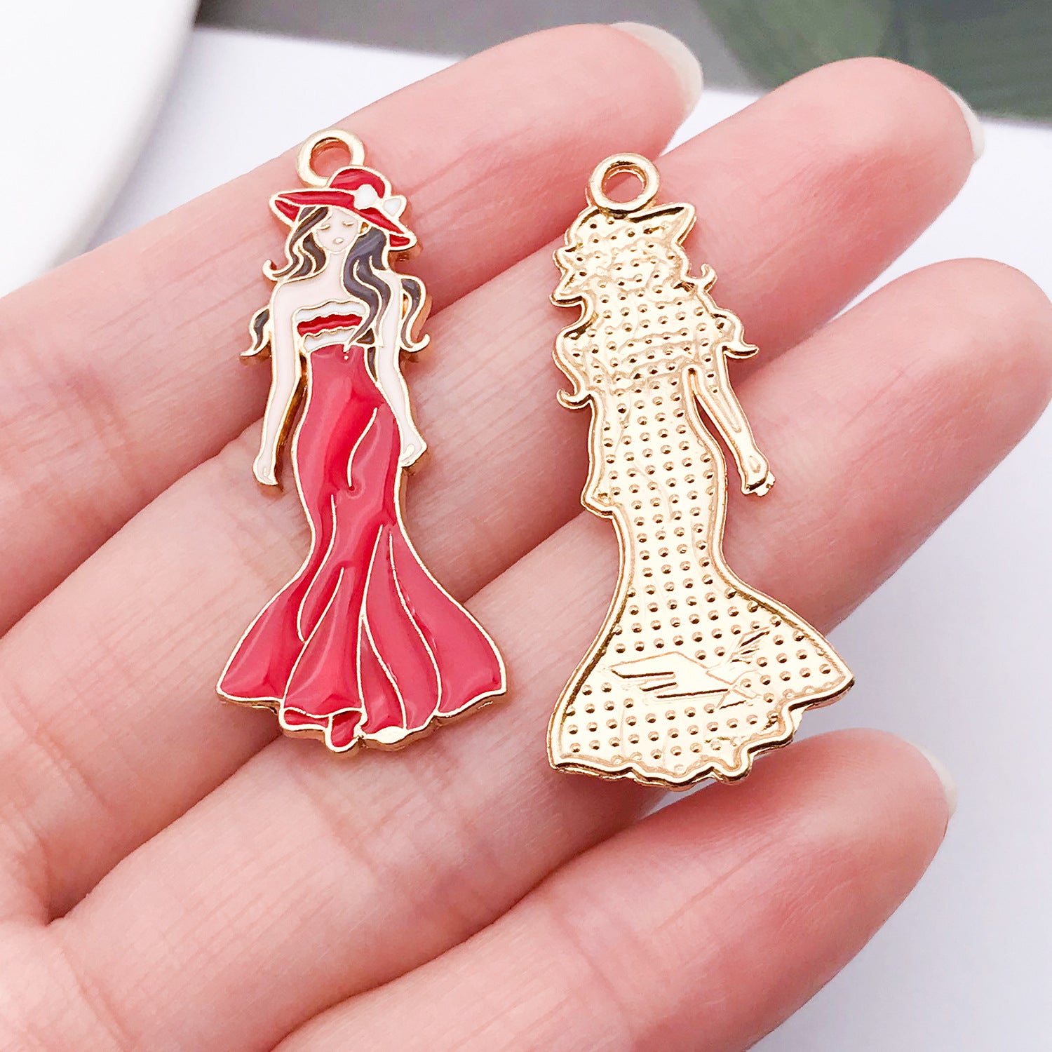Wholesale Chic Lipstick High Heel Zinc Alloy Pendants Electroplated Oil Drip Charms For DIY Jewelry Fashion Accessory Gift Resale